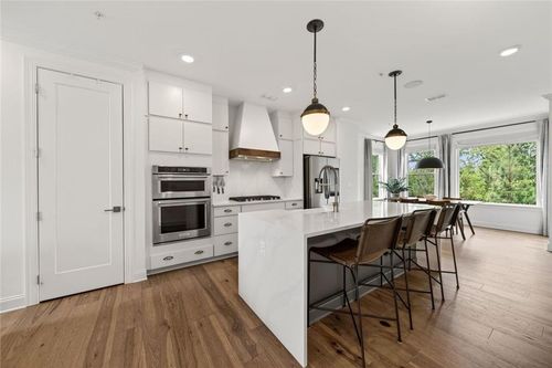 6589 Beacon Dr, Atlanta, GA, 30328-2983 | Card Image