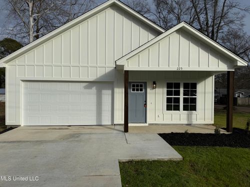 225 7th Ave Se, Magee, MS, 39111-3747 | Card Image