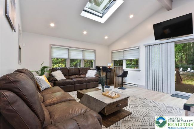271 N Shore Dr, House other with 3 bedrooms, 3 bathrooms and null parking in Albrightsville PA | Image 8