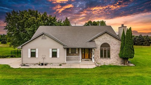 306 Castle Cove Way, Hartford, WI, 53027-8508 | Card Image
