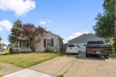 Driveway and Garage | Image 3