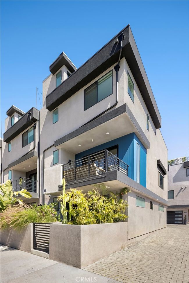 922 N Ridgewood Pl, House other with 3 bedrooms, 4 bathrooms and 2 parking in LOS ANGELES CA | Image 22