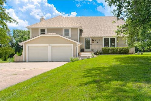 6901 W 202nd Ter, Bucyrus, KS, 66013-9371 | Card Image