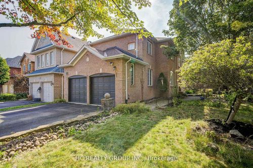 483 Menczel Cres, Newmarket, ON, L3X2P6 | Card Image