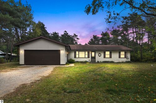 4311 S 39 Rd, Cadillac, MI, 49601-8892 | Card Image