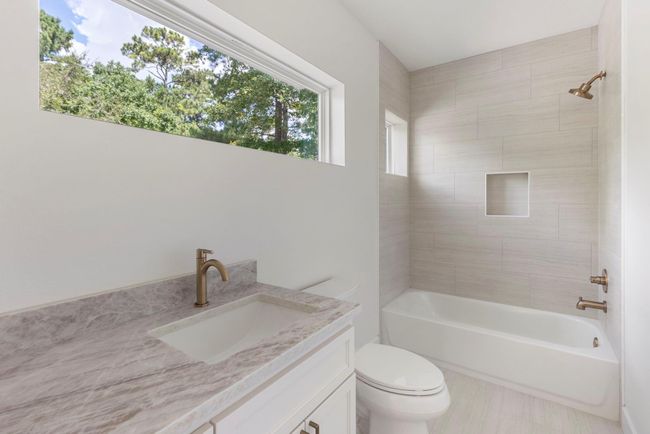 Full ensuite bath for the game room too with no expense spared on finishes. | Image 33
