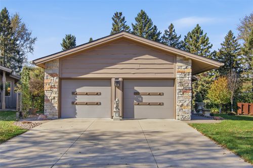 682 Cedarwood Ct, Chippewa Falls, WI, 54729-1069 | Card Image