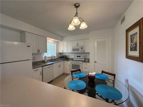 i1-3325 Airport Rd N, NAPLES, FL, 34105 | Card Image