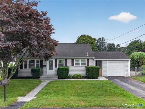 37 Vivian St, Waterford, CT, 06385-2319 | Card Image