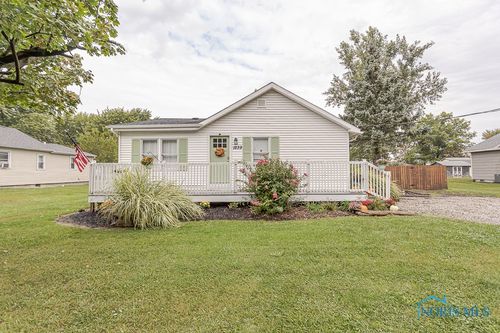 1239 E Garnet Ave, Port Clinton, OH, 43452-9640 | Card Image