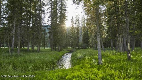 15525 S Wagon Rd, Jackson, WY, 83001-2537 | Card Image