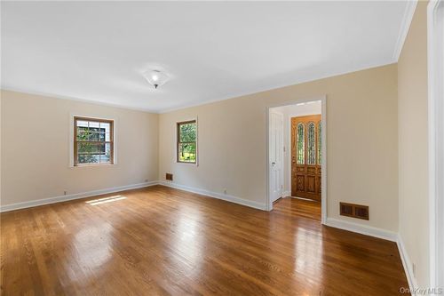 78 Oak Ln, Pelham, NY, 10803-3215 | Card Image