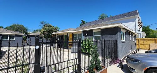 8-3339 Simmons St, Houston, TX, 77004-3565 | Card Image