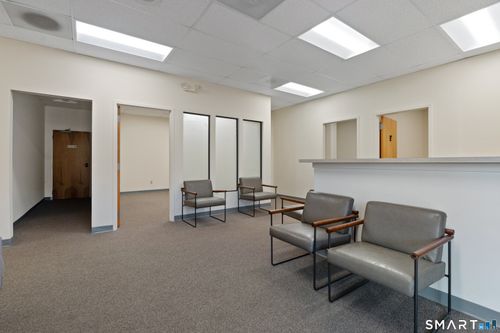 124 White Oak Dr, Berlin, CT, 06037-1635 | Card Image