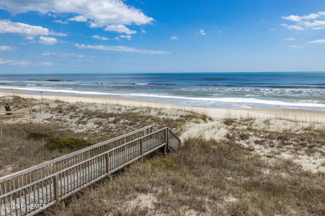 WEST - 2003 Ocean Dr, Townhouse with 4 bedrooms, 3 bathrooms and null parking in Emerald Isle NC | Image 46