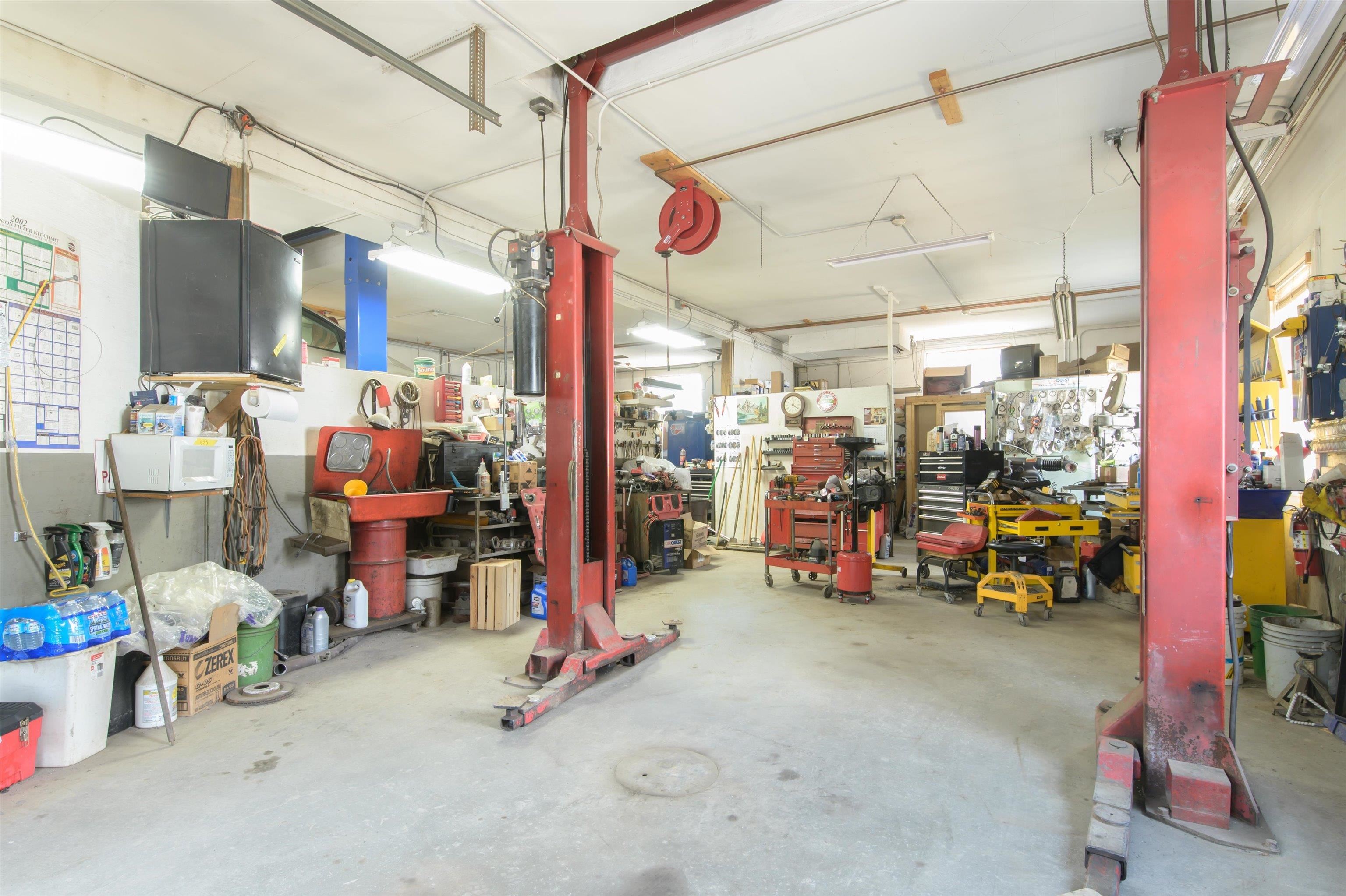 Commercial Sale in Weathersfield 3