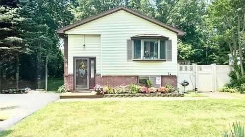 26 Robinwood St, Mastic, NY, 11950-4706 | Card Image