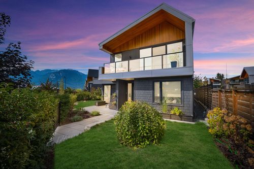 2979 Huckleberry Dr, Squamish, BC, V8B1B2 | Card Image