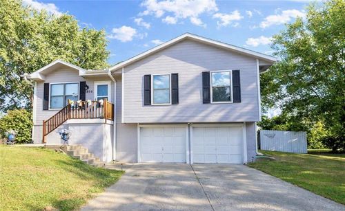 806 Covey Dr, Peculiar, MO, 64078-8415 | Card Image