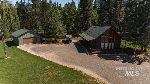 165 Clear Creek Rd, Cascade, ID, 83611-5320 | Card Image
