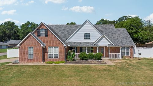 2209 E Southbrook Ave, Okmulgee, OK, 74447-6642 | Card Image