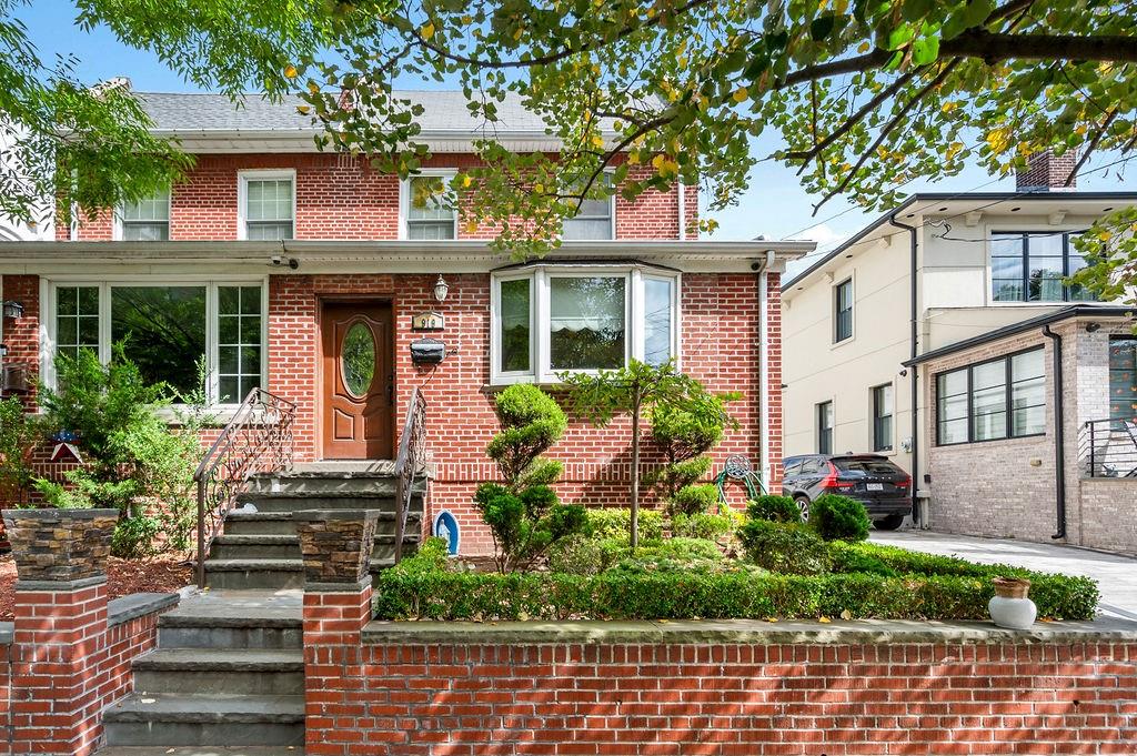 81st St, Brooklyn, NY 11228