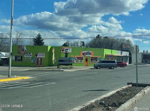 302 Main St, Granger, WA, 98932-9358 | Card Image