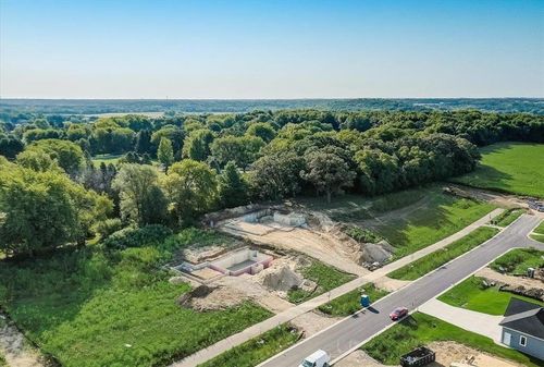 L445 Bear Tree Pkwy, DEFOREST, WI, 53532 | Card Image
