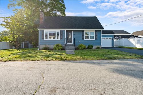 9 Castro St, Rumford, RI, 02916-3105 | Card Image
