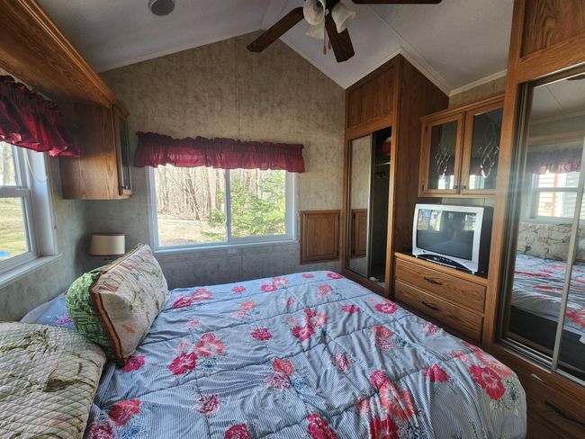 Large bedroom | Image 15