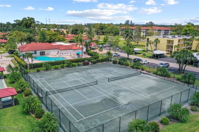E210 - 1055 Forest Lakes Dr, Condo with 2 bedrooms, 2 bathrooms and null parking in NAPLES FL | Image 26