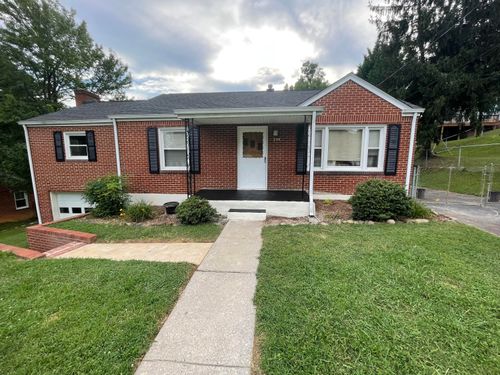 215 Barnett Rd, Salem, VA, 24153-4225 | Card Image