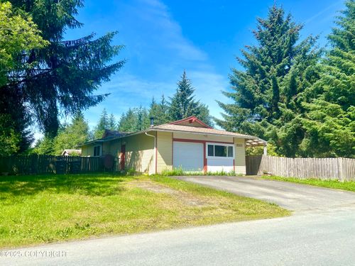 2211 Muir St, Juneau, AK, 99801-9302 | Card Image