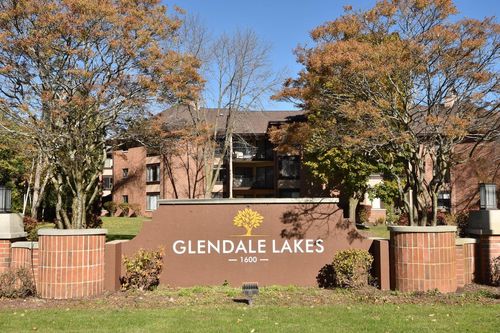 319-1600 W Green Tree Road, GLENDALE, WI, 53209 | Card Image