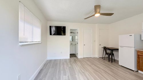 4b-820 Ne 17th Avenue, Fort Lauderdale, FL, 33304 | Card Image