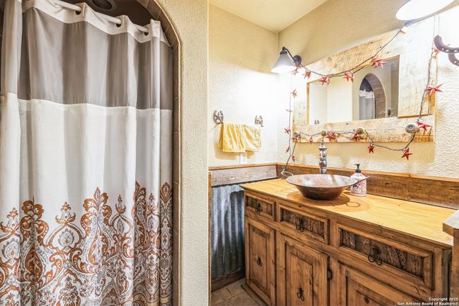 1167 Pipe Springs Dr, House other with 4 bedrooms, 4 bathrooms and null parking in Lakehills TX | Image 32