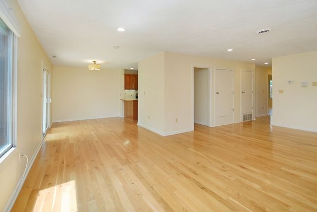 UNIT-3 - 19 Concord Greene, Condo with 2 bedrooms, 2 bathrooms and 1 parking in Concord MA | Image 6