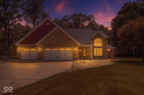 1066 Dogwood Way, Greenfield, IN, 46140-9796 | Card Image