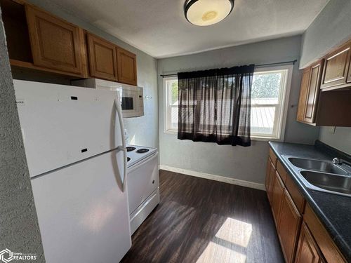 301 E Walsh St, Centerville, IA, 52544-2628 | Card Image