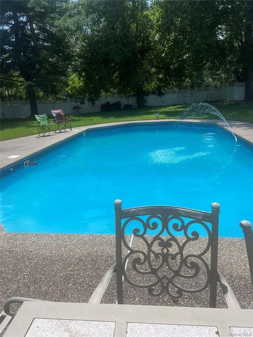 7 Cherrywood Dr, Goshen, NY, 10924-2558 | Card Image