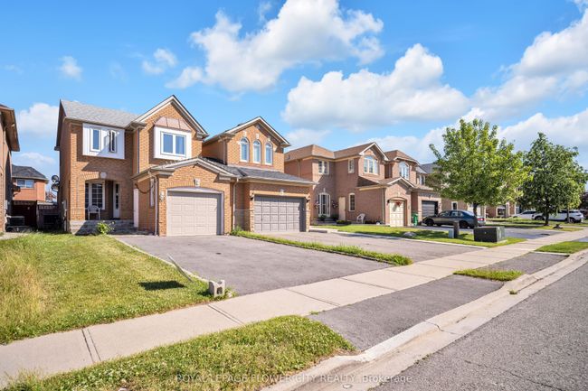 33 Fiddleneck Cres, House other with 4 bedrooms, 4 bathrooms and 4 parking in Brampton ON | Image 4