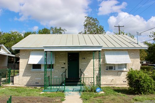 2055 E Crockett St, San Antonio, TX, 78202-3226 | Card Image