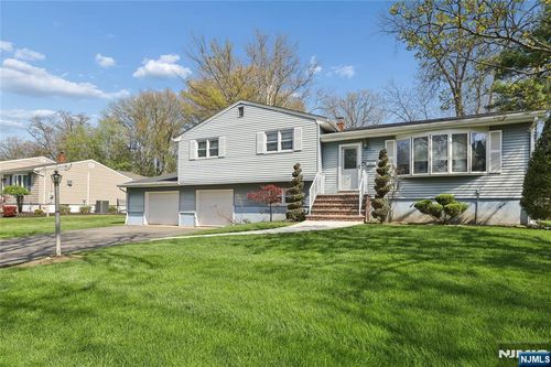 35 Robin Road, Wayne, NJ, 07470 | Card Image