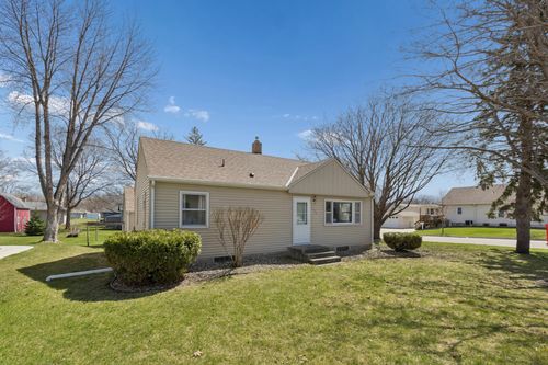 705 Ash St Ne, Hutchinson, MN, 55350-1209 | Card Image