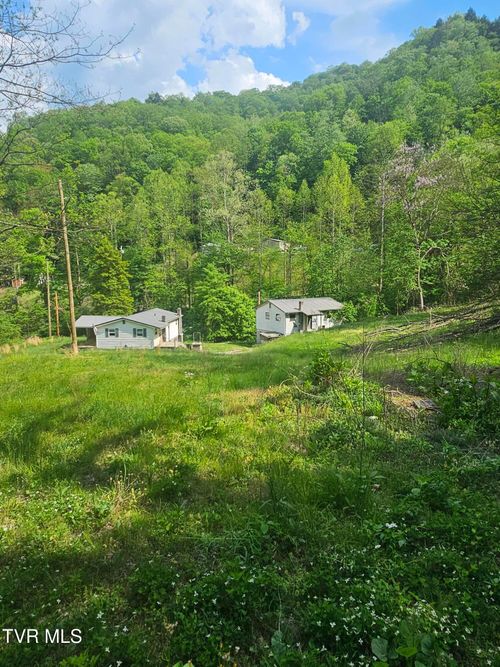 1097 Peter Pan Rd, Big Rock, VA, 24603 | Card Image