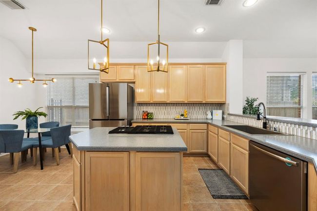 14214 Ayers Rock Rd, House other with 3 bedrooms, 2 bathrooms and 2 parking in Sugar Land TX | Image 15