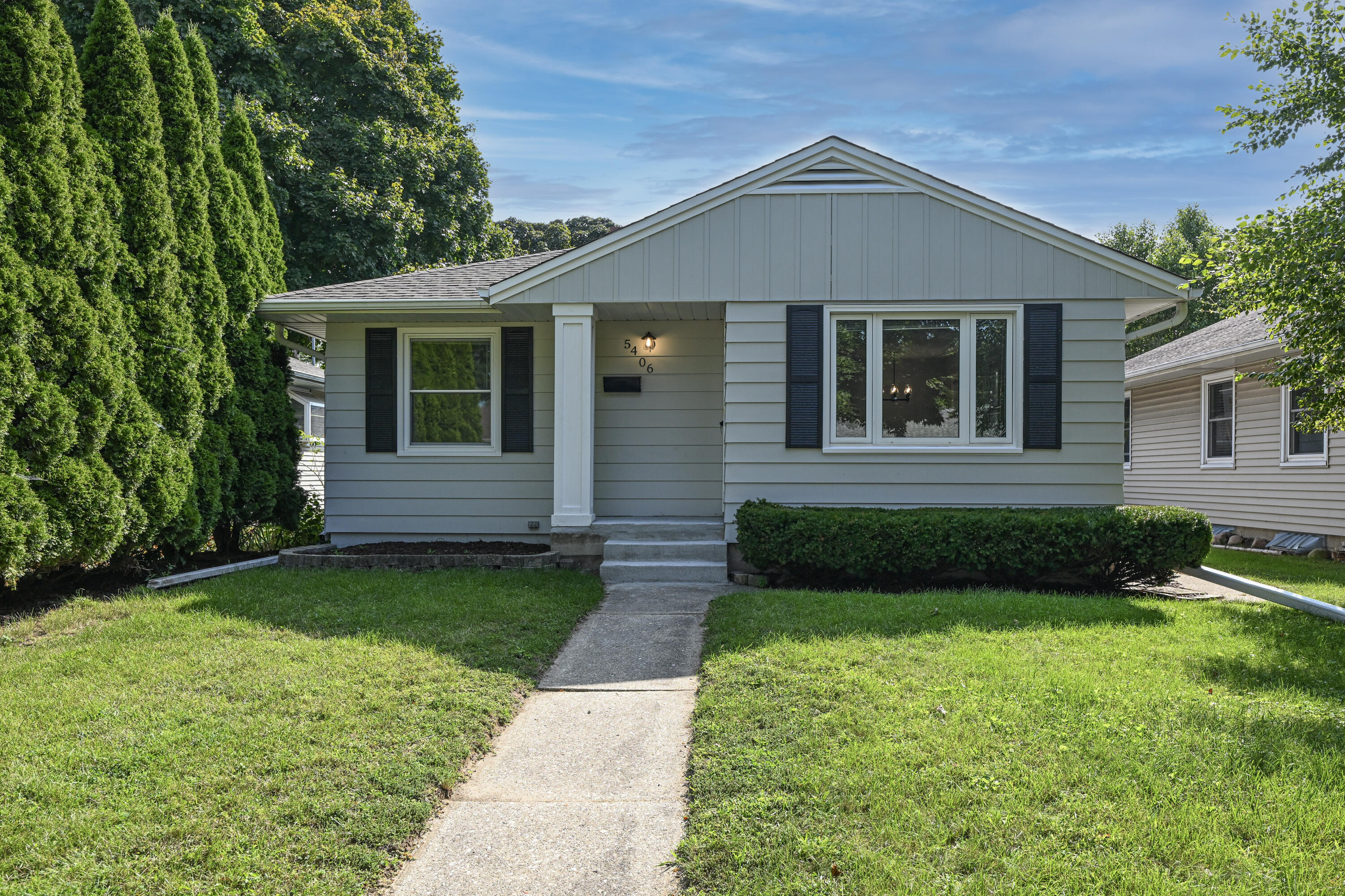 Lydell Ave, Milwaukee, WI 53217