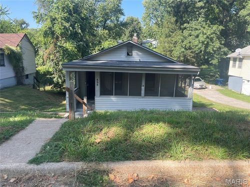 435 Adrian Dr, Saint Louis, MO, 63137-3204 | Card Image