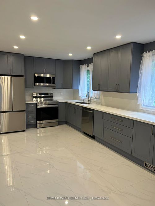 upper-21 Tamora Crt, Scarborough, ON, M1S1H5 | Card Image