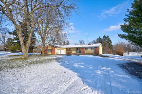 3107 Curtis Dr, Flint, MI, 48507-1217 | Card Image